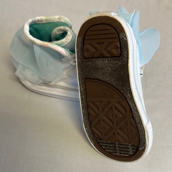 Converse White and Blue Classic High top Sneakers - Picture 6 of 7